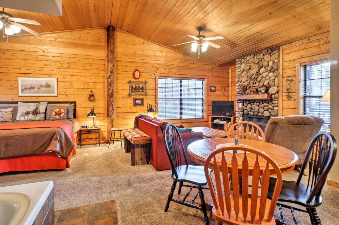 Апартаменты Cabin-Style Studio Right Off The Branson Strip! Экстерьер фото
