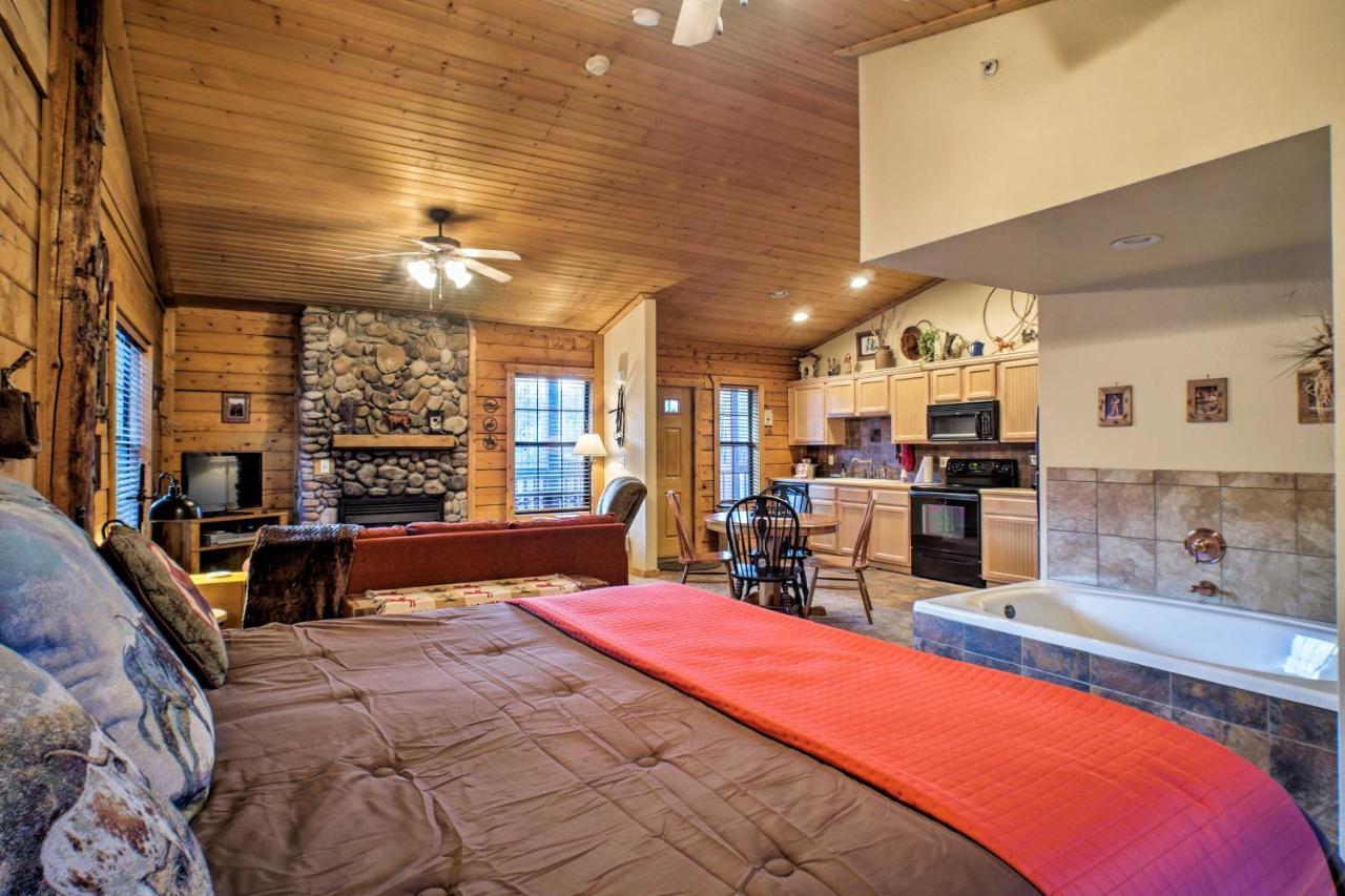 Апартаменты Cabin-Style Studio Right Off The Branson Strip! Экстерьер фото